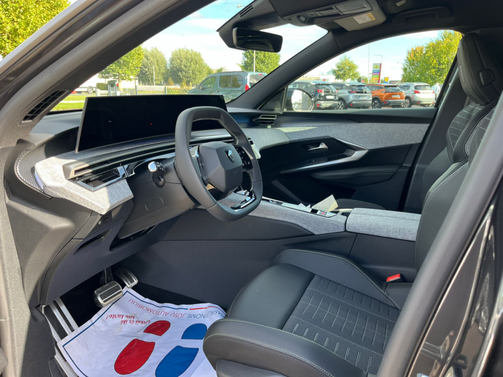 Peugeot 5008 (3) 1.2 HYBRID 145 E-DCS6 GT sans plomb 95 5 portes  (juil. 2025) (co2 126)