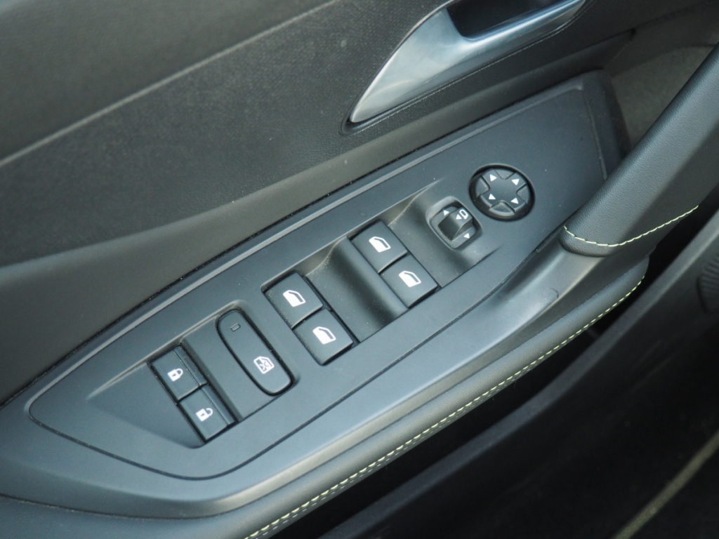 Peugeot 408 Hybrid 145 e-DCS6 GT