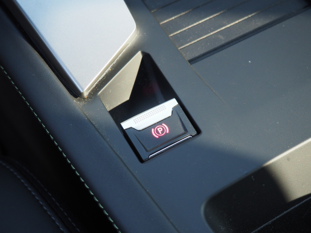 Peugeot 408 Hybrid 145 e-DCS6 GT